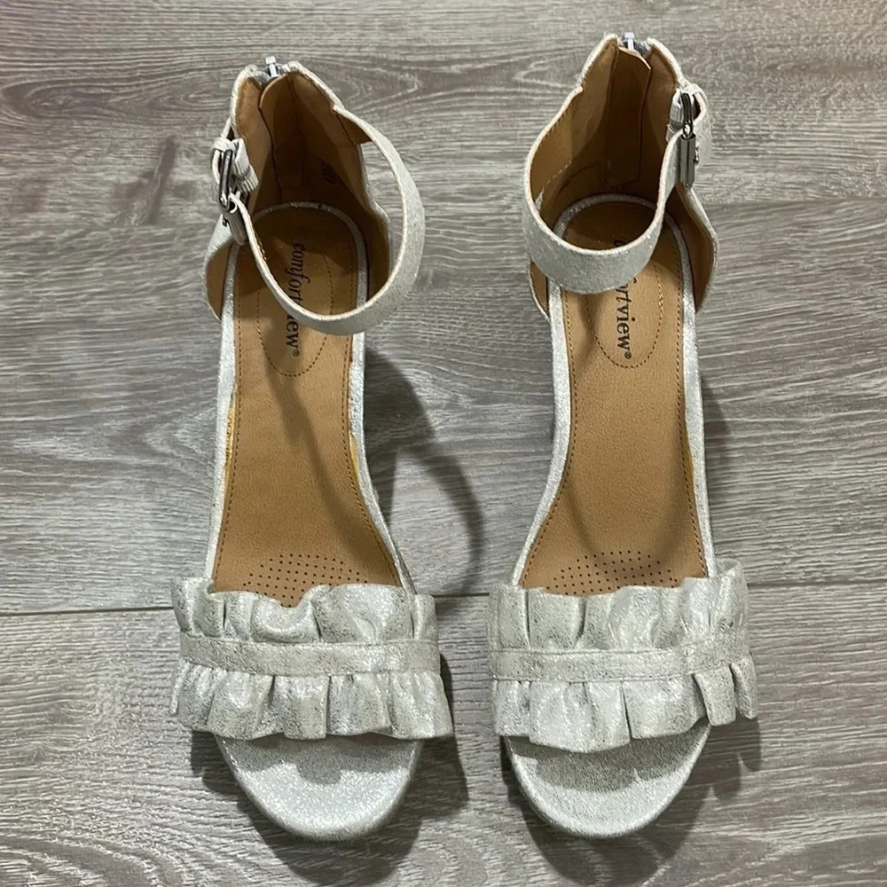 NEW Comfortview Silver Ruffle Wide London Wedge Espadrille Ankle Strap 8WW